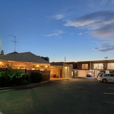 Court Street Motel Parkes Exterior photo