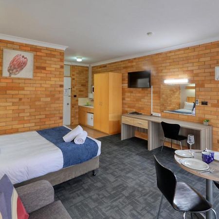 Court Street Motel Parkes Exterior photo