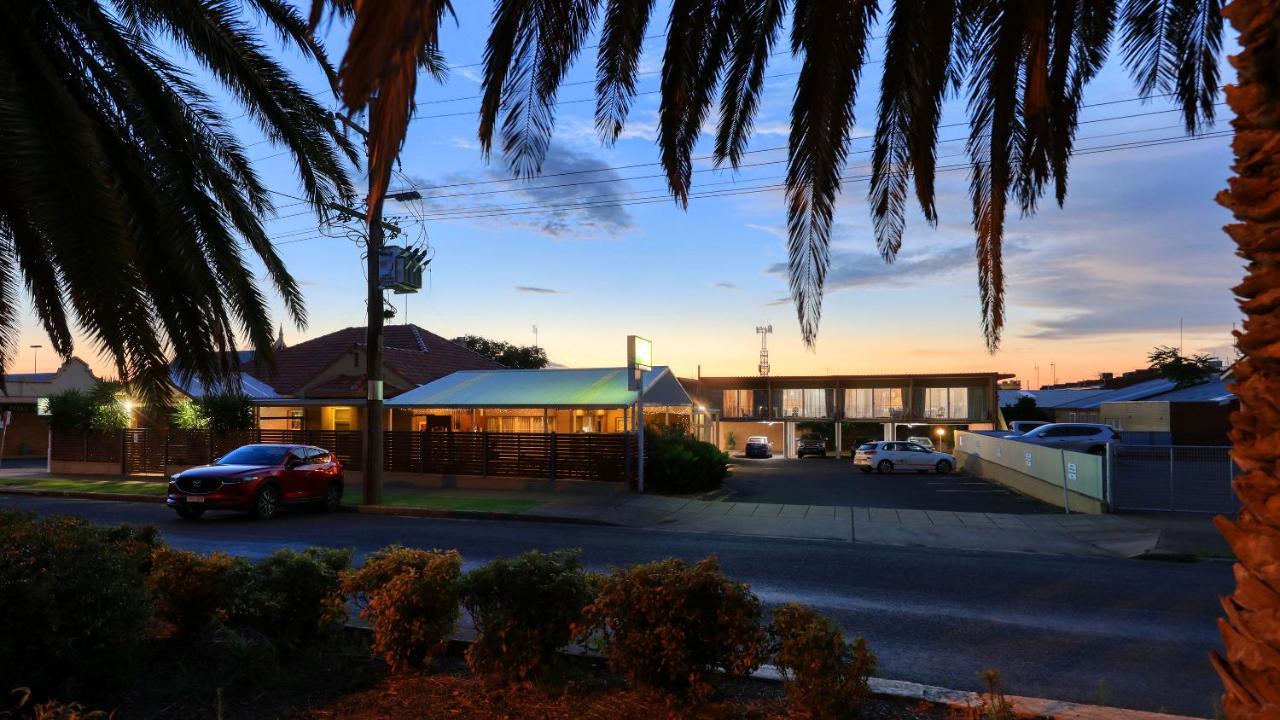 Court Street Motel Parkes Exterior photo